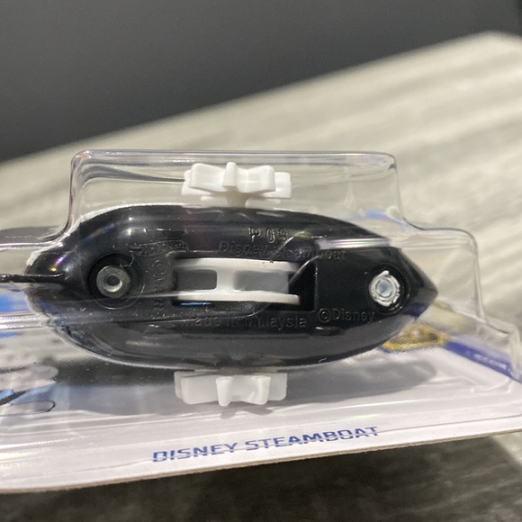 Hot Wheels | Screen Time #9 of 10: Disney Steamboat - 1:64 Scale - Picture 10 of 12